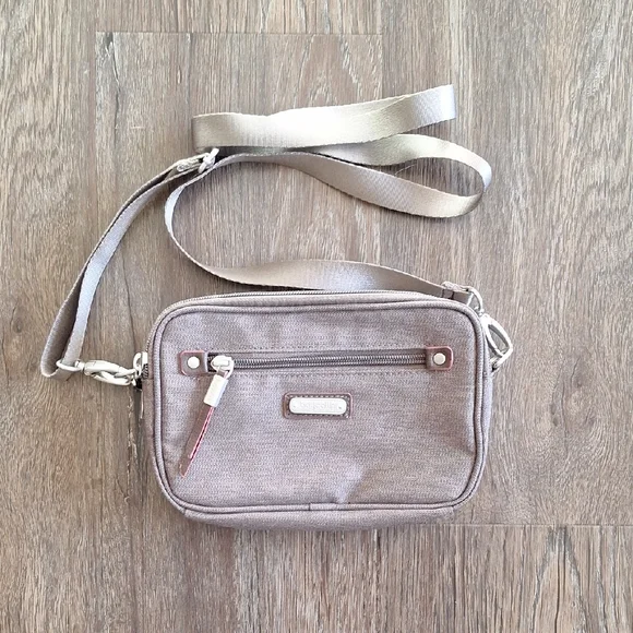 Baggallini Grey Crossbody Purse - Picture 1 of 4
